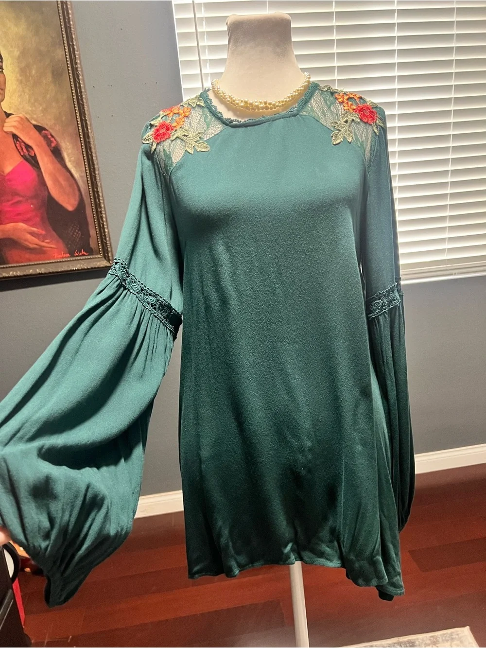 EUC Umgee Green Lace-Accent Long Sleeve Dress. Size Small